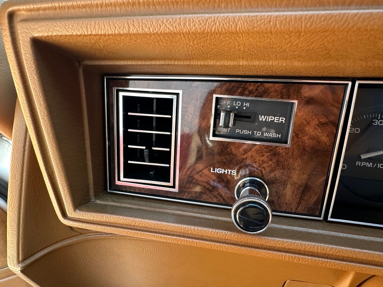 Oldsmobile-Cutlass-1979-Coupe-26
