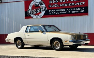 Oldsmobile-Cutlass-1979-Coupe