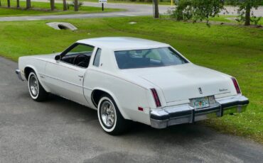Oldsmobile-Cutlass-Supreme-1976-Coupe-13