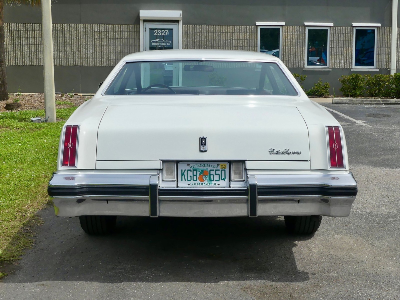 Oldsmobile-Cutlass-Supreme-1976-Coupe-15