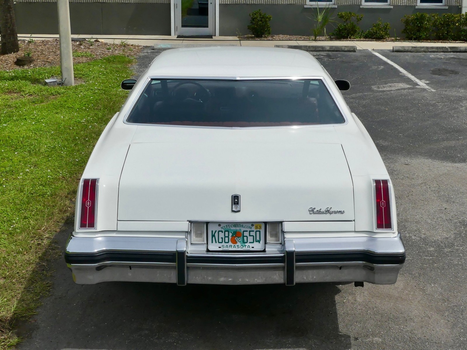 Oldsmobile-Cutlass-Supreme-1976-Coupe-16
