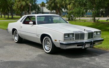 Oldsmobile-Cutlass-Supreme-1976-Coupe-23