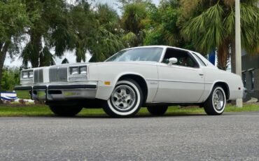 Oldsmobile-Cutlass-Supreme-1976-Coupe-8