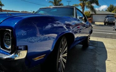 Oldsmobile-Cutlass-cruiser-1972-Blue-Black-1