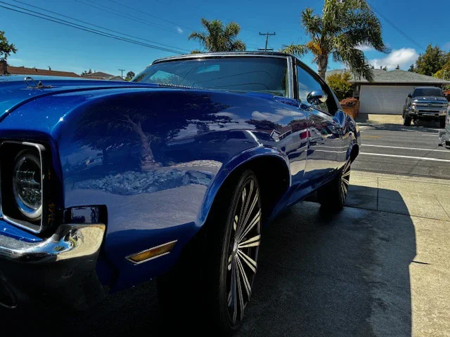 Oldsmobile-Cutlass-cruiser-1972-Blue-Black-1
