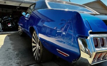 Oldsmobile-Cutlass-cruiser-1972-Blue-Black-10