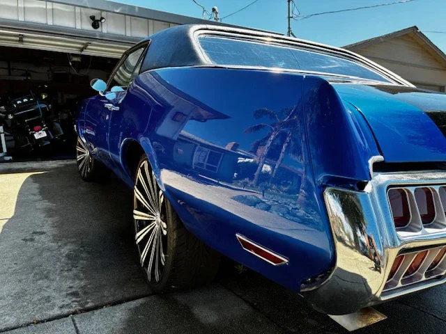 Oldsmobile-Cutlass-cruiser-1972-Blue-Black-10