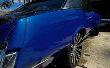 Oldsmobile-Cutlass-cruiser-1972-Blue-Black-11