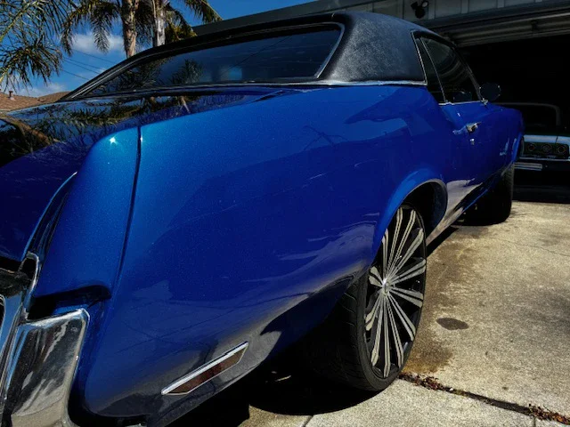 Oldsmobile-Cutlass-cruiser-1972-Blue-Black-11