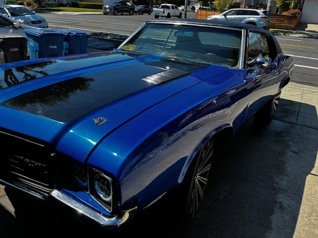 Oldsmobile-Cutlass-cruiser-1972-Blue-Black-2