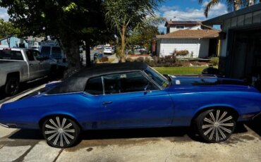 Oldsmobile-Cutlass-cruiser-1972-Blue-Black-3