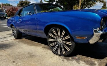 Oldsmobile-Cutlass-cruiser-1972-Blue-Black