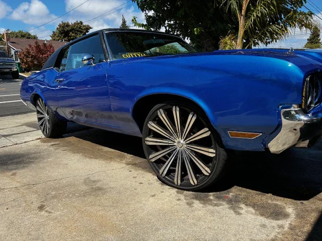 Oldsmobile-Cutlass-cruiser-1972-Blue-Black