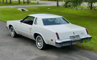 Oldsmobile-Cutlass-supreme-1976-Cameo-White-Dark-Red-14