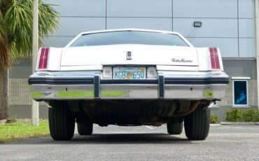 Oldsmobile-Cutlass-supreme-1976-Cameo-White-Dark-Red-18
