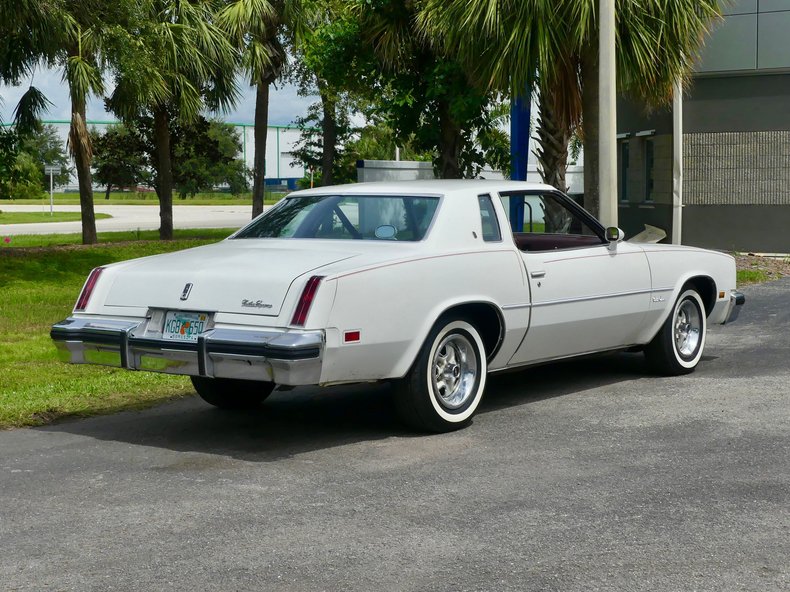 Oldsmobile-Cutlass-supreme-1976-Cameo-White-Dark-Red-19