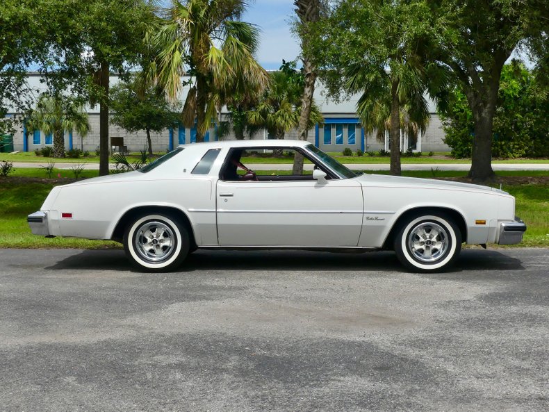 Oldsmobile-Cutlass-supreme-1976-Cameo-White-Dark-Red-2