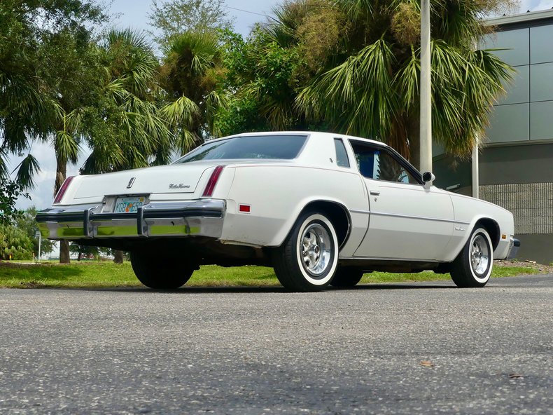 Oldsmobile-Cutlass-supreme-1976-Cameo-White-Dark-Red-21