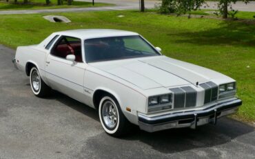 Oldsmobile-Cutlass-supreme-1976-Cameo-White-Dark-Red-24