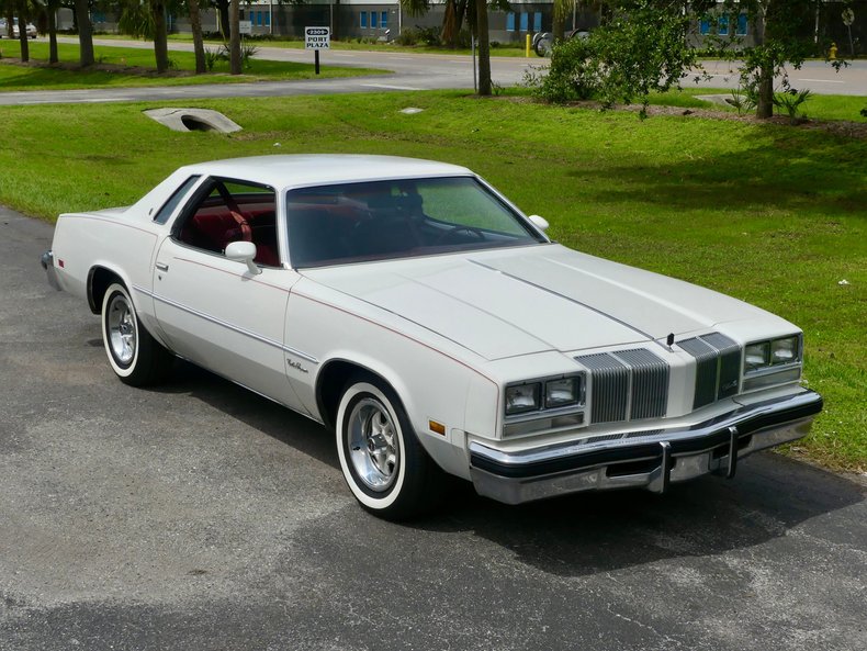 Oldsmobile-Cutlass-supreme-1976-Cameo-White-Dark-Red-24