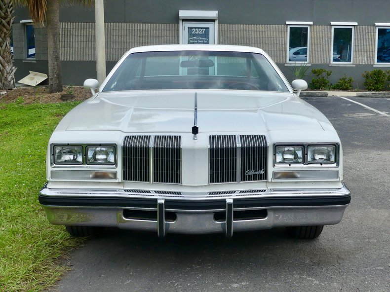 Oldsmobile-Cutlass-supreme-1976-Cameo-White-Dark-Red-26