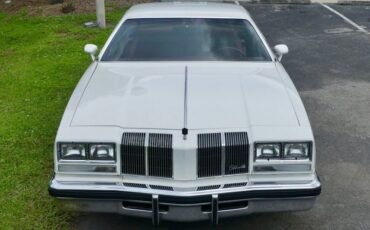 Oldsmobile-Cutlass-supreme-1976-Cameo-White-Dark-Red-27