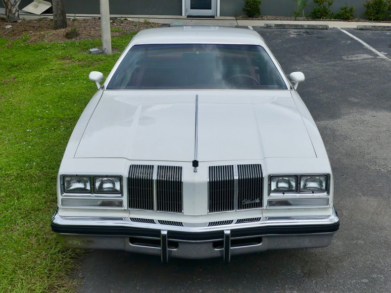Oldsmobile-Cutlass-supreme-1976-Cameo-White-Dark-Red-27