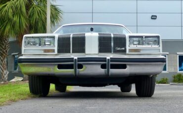 Oldsmobile-Cutlass-supreme-1976-Cameo-White-Dark-Red-28