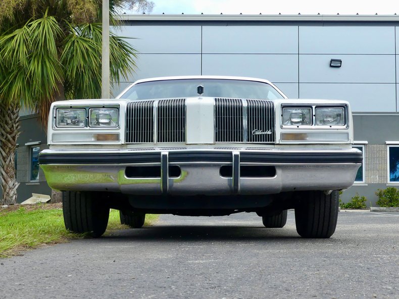 Oldsmobile-Cutlass-supreme-1976-Cameo-White-Dark-Red-28