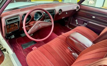Oldsmobile-Cutlass-supreme-1976-Cameo-White-Dark-Red-32