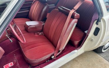 Oldsmobile-Cutlass-supreme-1976-Cameo-White-Dark-Red-33