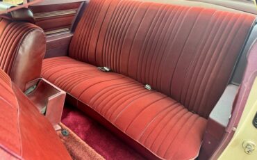 Oldsmobile-Cutlass-supreme-1976-Cameo-White-Dark-Red-34