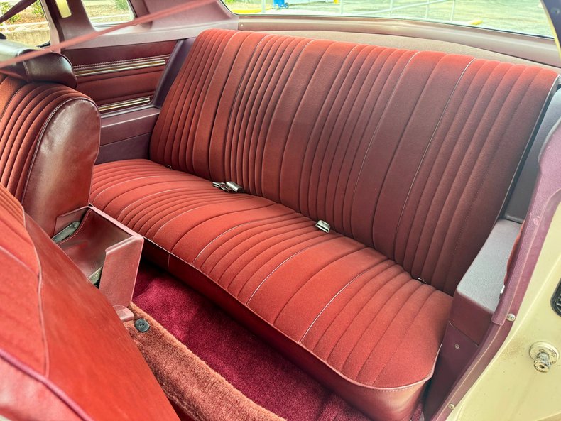 Oldsmobile-Cutlass-supreme-1976-Cameo-White-Dark-Red-34