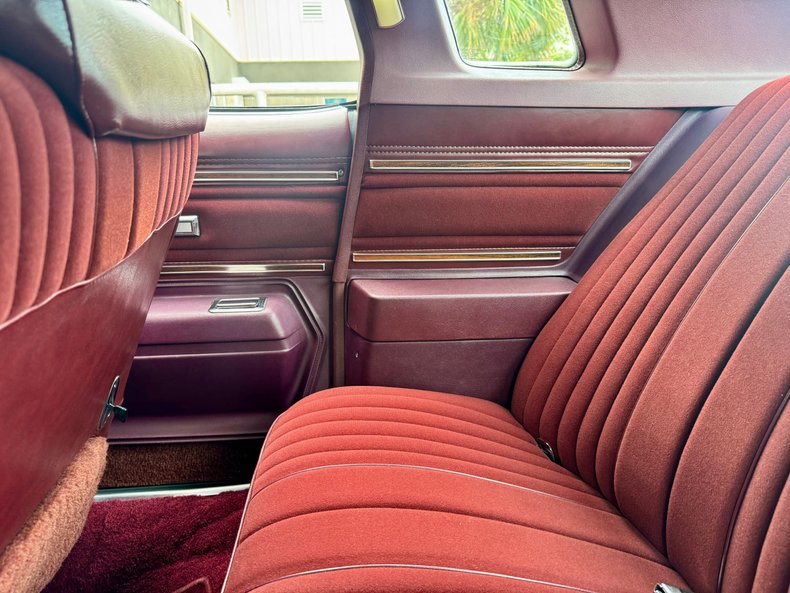 Oldsmobile-Cutlass-supreme-1976-Cameo-White-Dark-Red-35