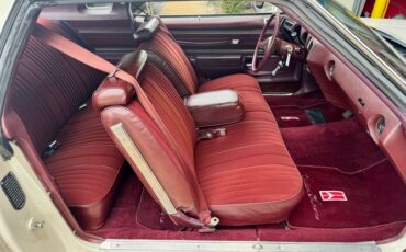 Oldsmobile-Cutlass-supreme-1976-Cameo-White-Dark-Red-39