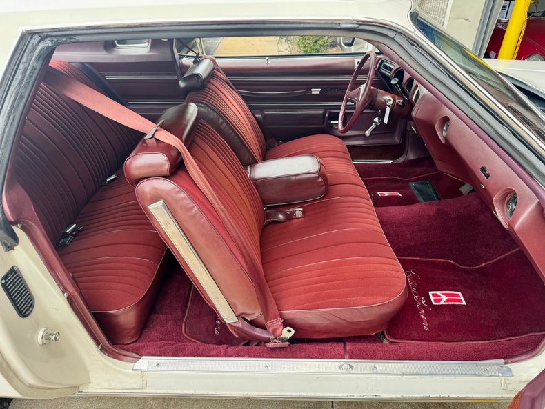 Oldsmobile-Cutlass-supreme-1976-Cameo-White-Dark-Red-39