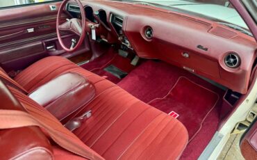 Oldsmobile-Cutlass-supreme-1976-Cameo-White-Dark-Red-40