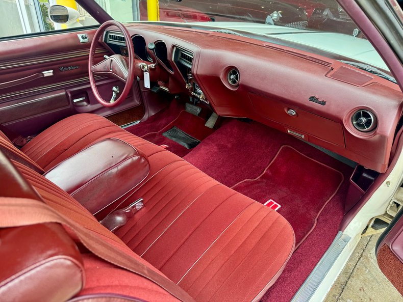 Oldsmobile-Cutlass-supreme-1976-Cameo-White-Dark-Red-40