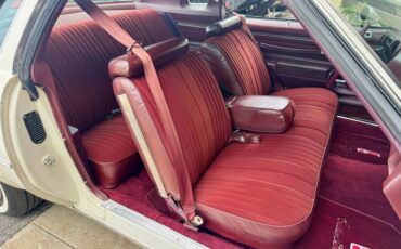 Oldsmobile-Cutlass-supreme-1976-Cameo-White-Dark-Red-41