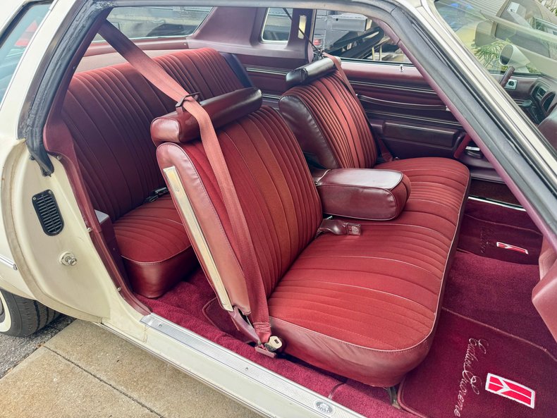 Oldsmobile-Cutlass-supreme-1976-Cameo-White-Dark-Red-41