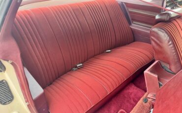 Oldsmobile-Cutlass-supreme-1976-Cameo-White-Dark-Red-42