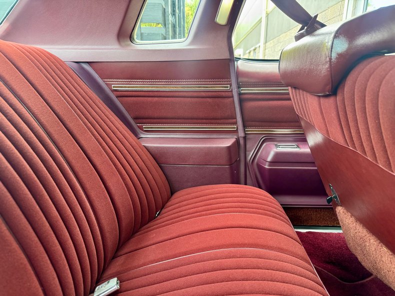 Oldsmobile-Cutlass-supreme-1976-Cameo-White-Dark-Red-43