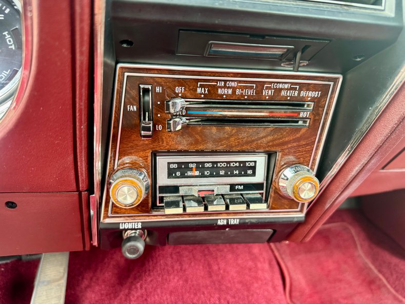 Oldsmobile-Cutlass-supreme-1976-Cameo-White-Dark-Red-49