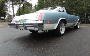 Oldsmobile-Cutlass-supreme-442-coupe-1977-Blue-White-2