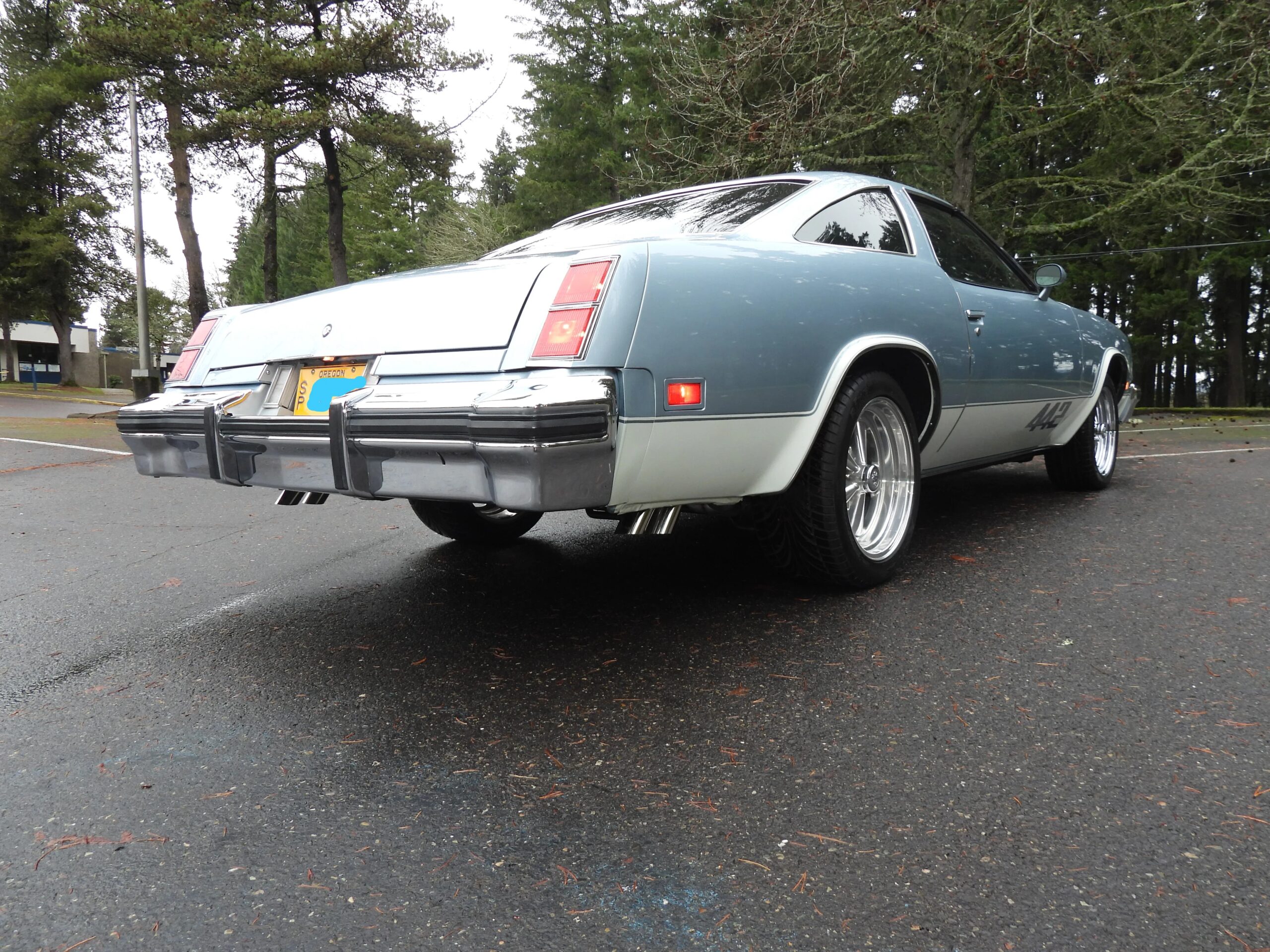 Oldsmobile-Cutlass-supreme-442-coupe-1977-Blue-White-2