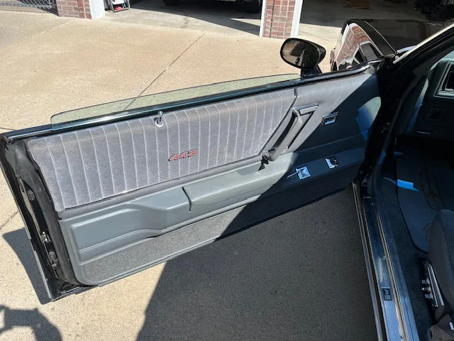 Oldsmobile-Cutlass-supreme-442-coupe-1987-Black-Gray-32