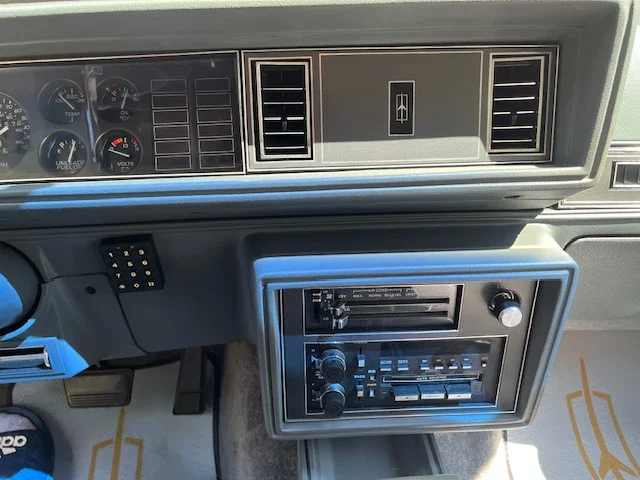 Oldsmobile-Cutlass-supreme-442-coupe-1987-Black-Gray-39