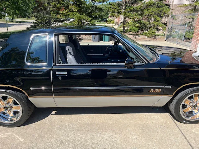 Oldsmobile-Cutlass-supreme-442-coupe-1987-Black-Gray-8