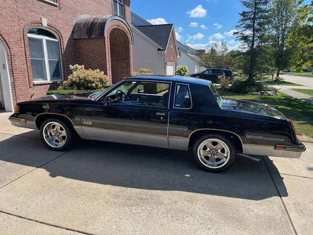 Oldsmobile-Cutlass-supreme-442-coupe-1987-Black-Gray