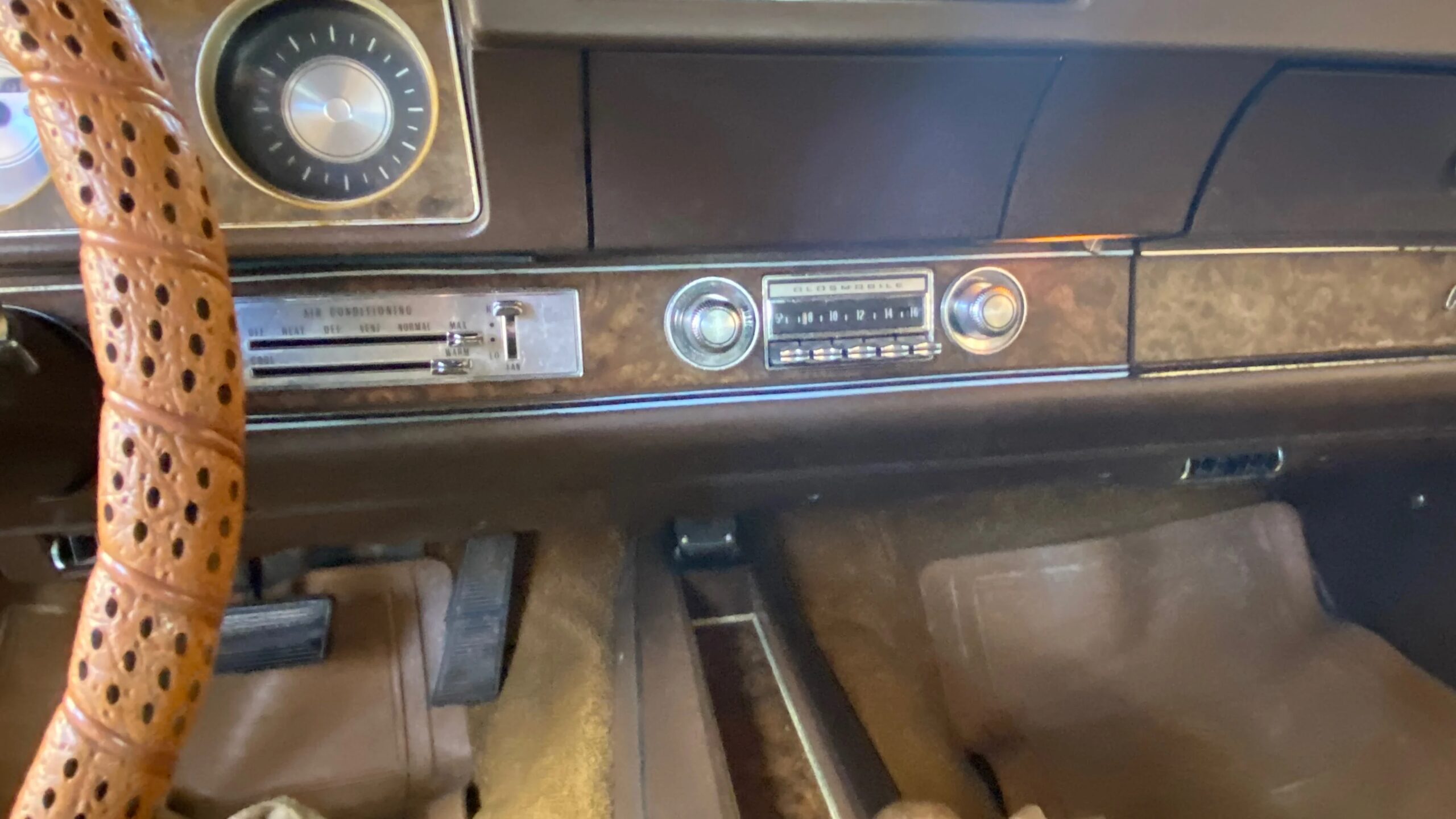 Oldsmobile-Cutlass-supreme-convertible-1970-Yellow-Brown-11